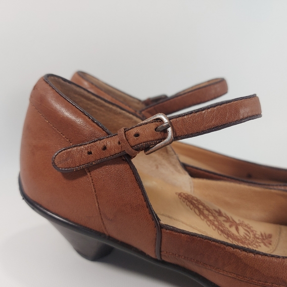 Sofft Light Brown Mary Jane Low Heel Shoes Ankle Strap, 7.5 - Picture 5 of 11